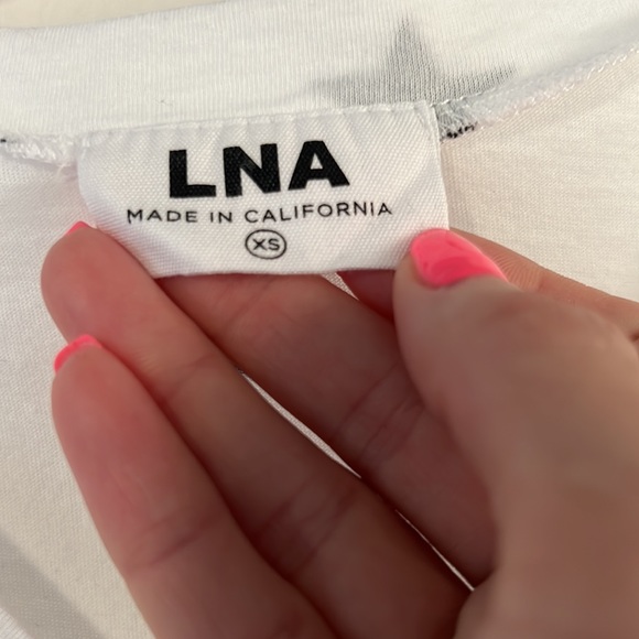 Like new LnA v neck tee. Size XS - Picture 2 of 6